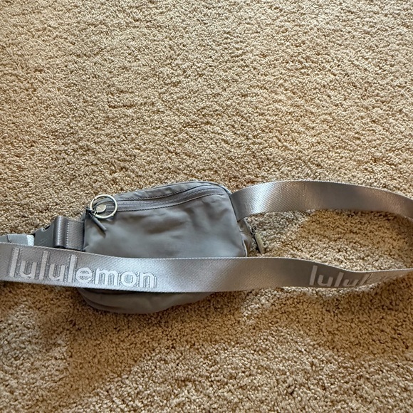 Lululemon grey belt bag 1L - Picture 3 of 4